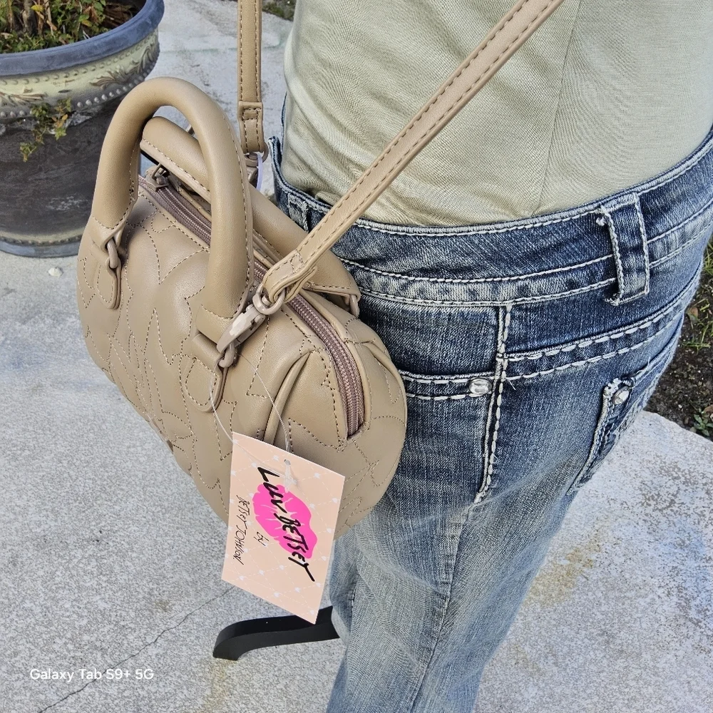 BETSEY JOHNSON TAUPE LUV BETSEY QUILTED BUTTERFLY MINI BARREL CROSSBODY - Picture 3 of 6